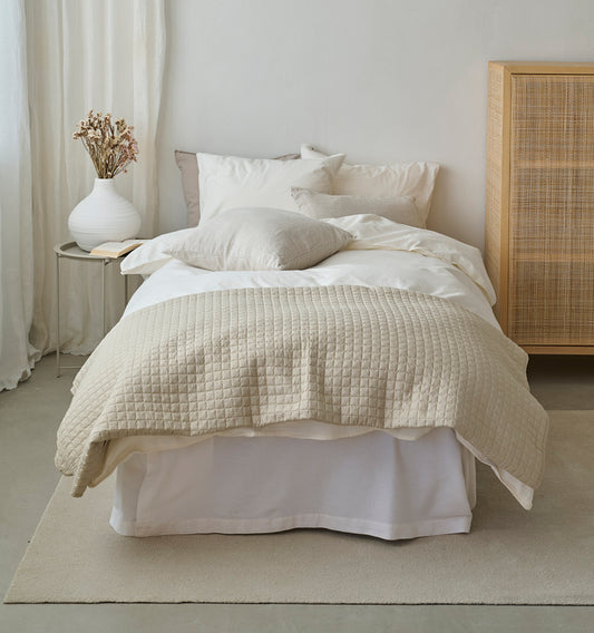 Sängöverkast Beige